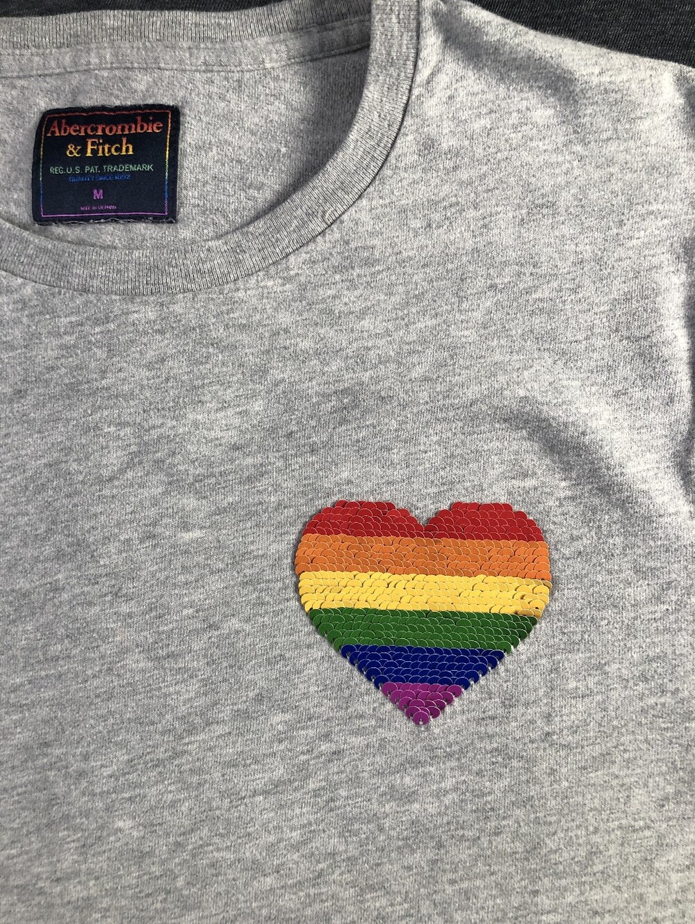 Abercrombie & Fitch Gray Womens Tee with Rainbow & Red Sequin Heart Patch
